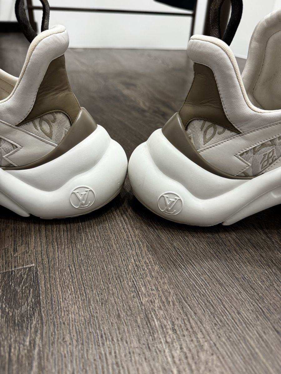 Louis Vuitton Chaussures femmes: Louis Vuitton Sneakers White Size 41 Used – D'occasion à Thonex par Lux_brands01 5