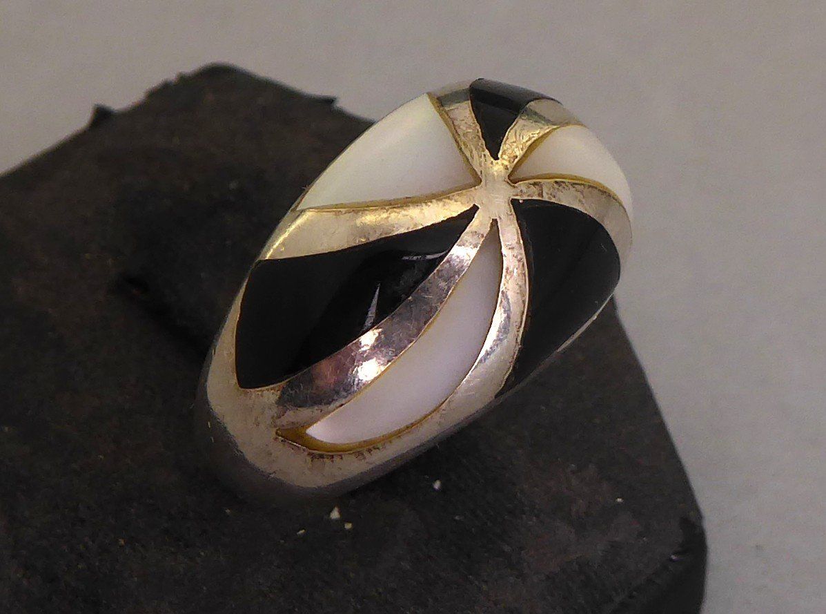 Anelli: Ring 925 Silber mit Onyx und Perlmutter Plättchen – Usato da Muri AG venduto da Lineli2020 2