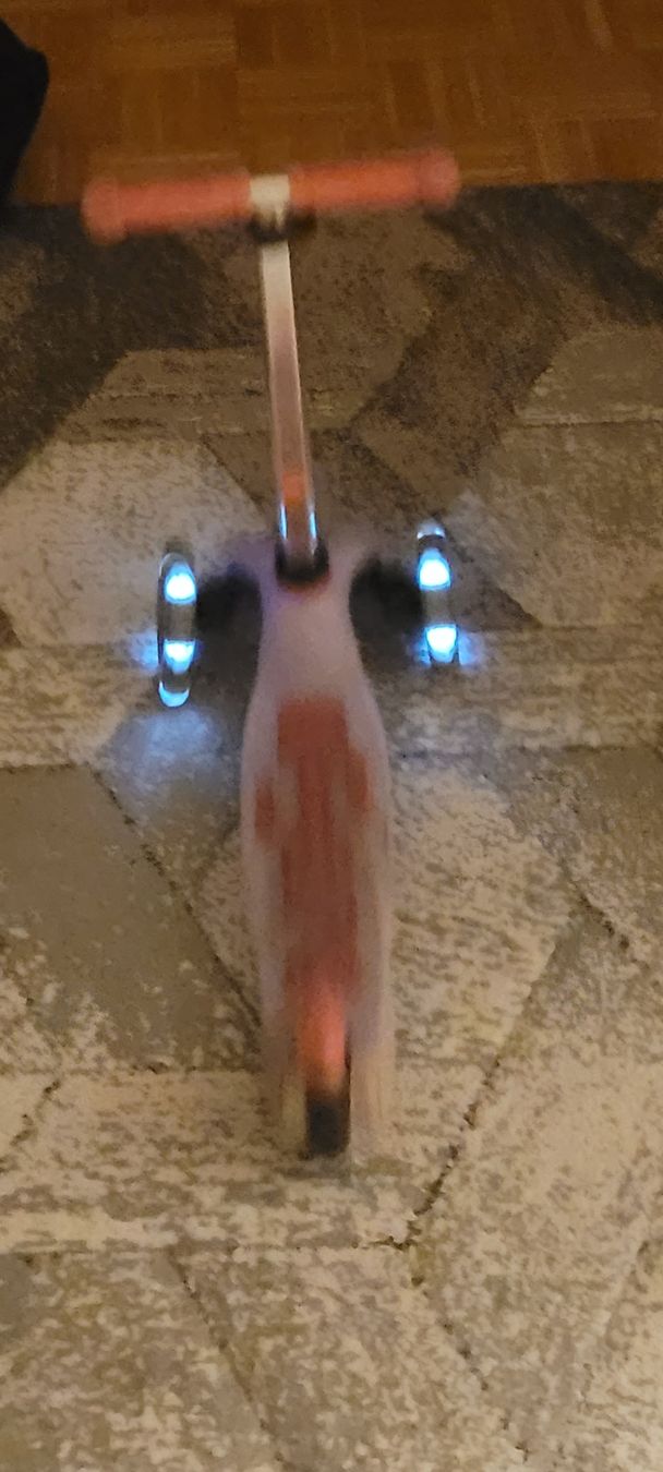 Micro Kickboard: Trottinette Micro Mini Deluxe LED – Nuovo (secondo la descrizione) da Vevey venduto da obi_n8zc 1
