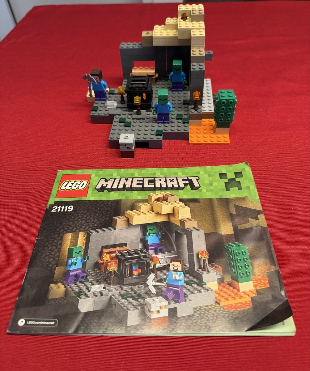 Lego Kit di costruzioni: LEGO Minecraft 21119 - Der Dungeon – Usato da Kloten venduto da Mak10auto