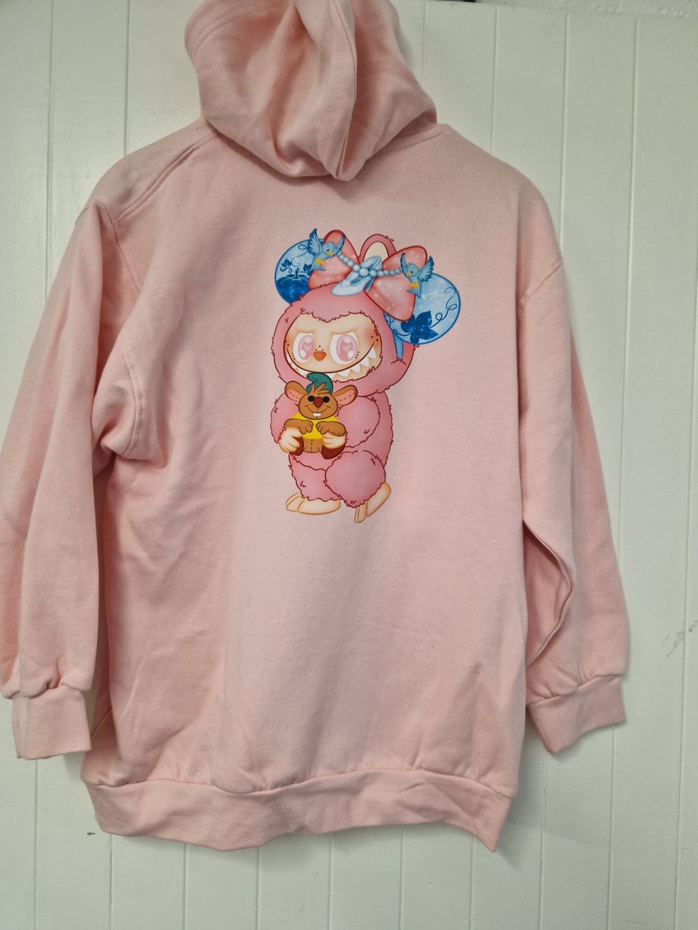 Maglioni & Felpe: Sweat à capuche rose 12A applique LABUBU NEUF – Nuovo e nell'imballaggio originale da St-Imier venduto da goodber