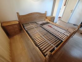Schlafzimmer Holz komplett mit verstellbaren Lattenrosten