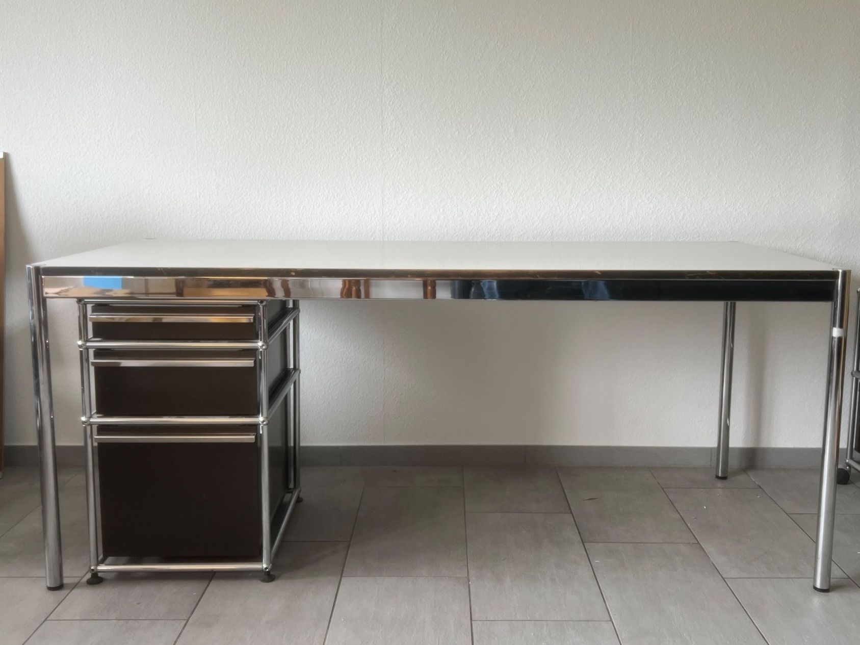 USM Scrivanie: Tisch USM Haller, 179x79 cm – Usato da Hinterkappelen venduto da rum_y52q 3