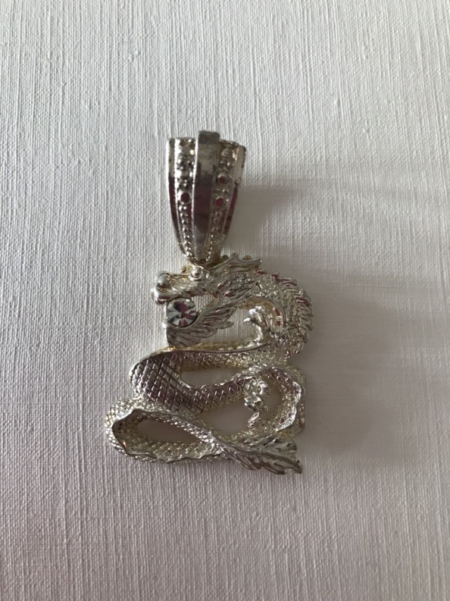 Pendentifs: Pendentif dragon  – D'occasion à Grimisuat par eliseba88