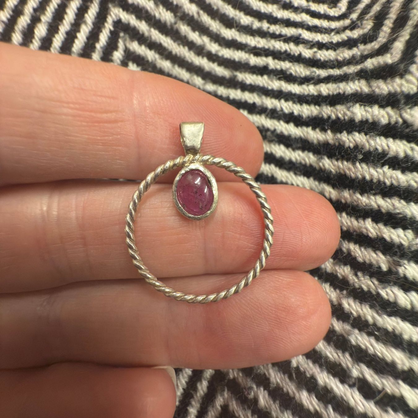 Anhänger: Silber Anhänger mit Rubin Cabochon – Neu und originalverpackt aus Olten von Lulu_Amani 1