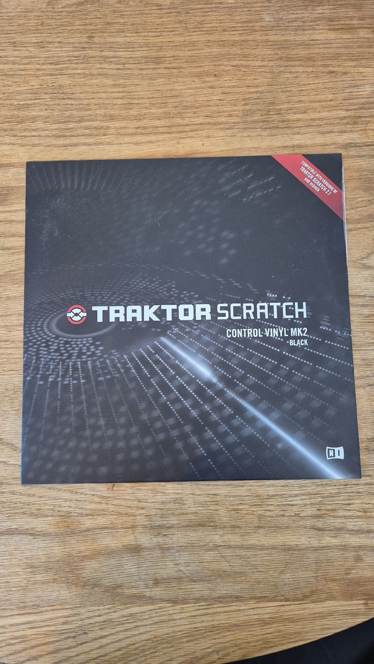 Traktor Mischpulte: TRAKTOR Audio 6 Scratch Control Vinyl MK2 Black – Gebraucht aus Zürich von topaxi 3