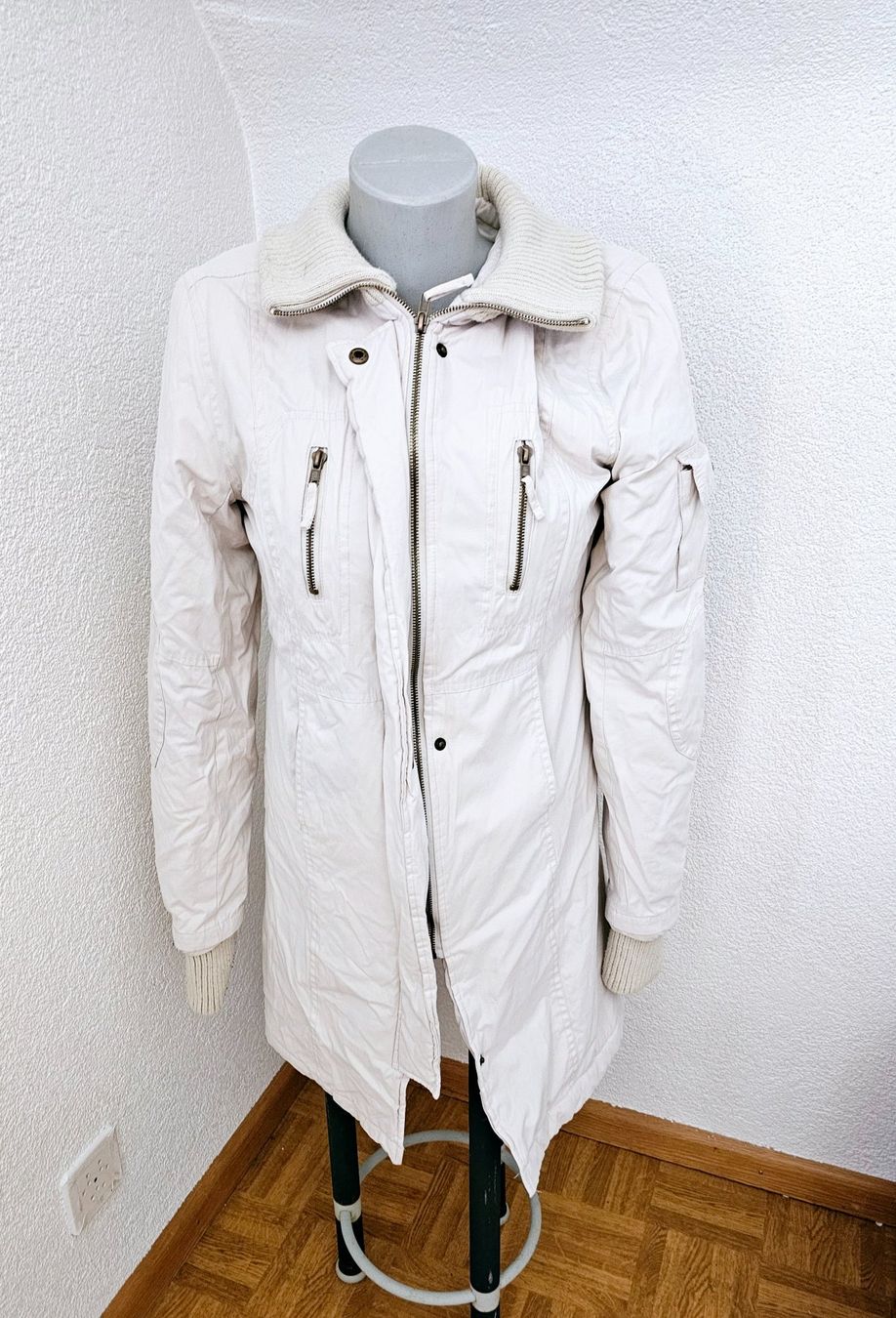 Giacche: Warme Jacke mit Kapuze beige ca. Gr. 36 – Usato da Füllinsdorf venduto da Sunnebliemli7 1