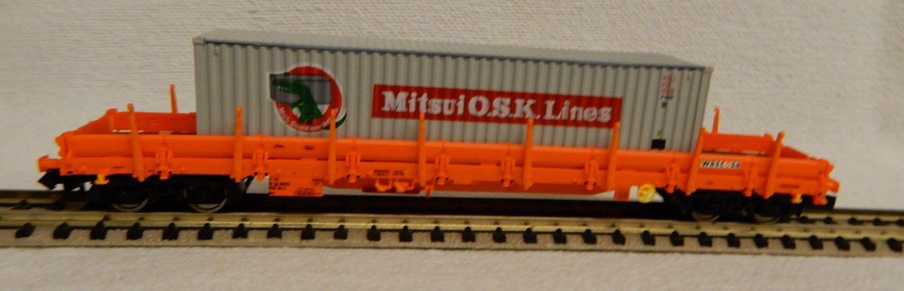 Fleischmann Modelleisenbahnen: Fleischmann Rungenwagen 828826 mit Container – Neu und originalverpackt aus Rupperswil von Ropi03
