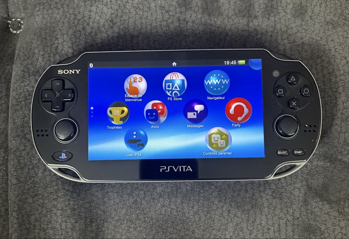 Sony Consoles: Console portable Sony PS Vita noire – D'occasion à Carouge GE par  3