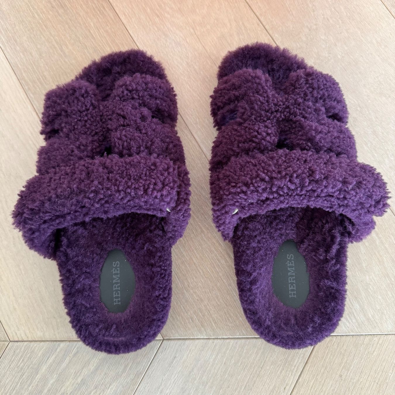 Hermès Damenschuhe: Hermès Chypre Sandals Größe 38.5 Farbe lila shearling – Gebraucht aus Kloten von mybestbrands 2