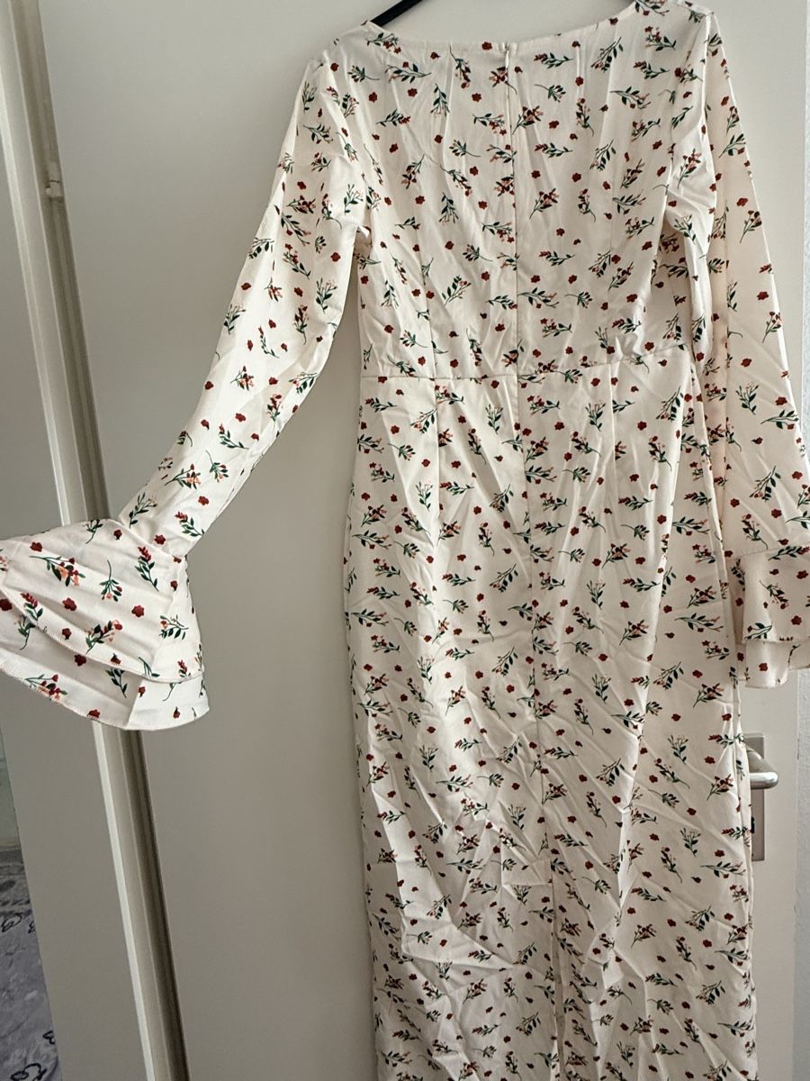Robes et jupes: Wunderschönes neues Kleid  – Neuf (Voir description) à Benglen par Shamily 1