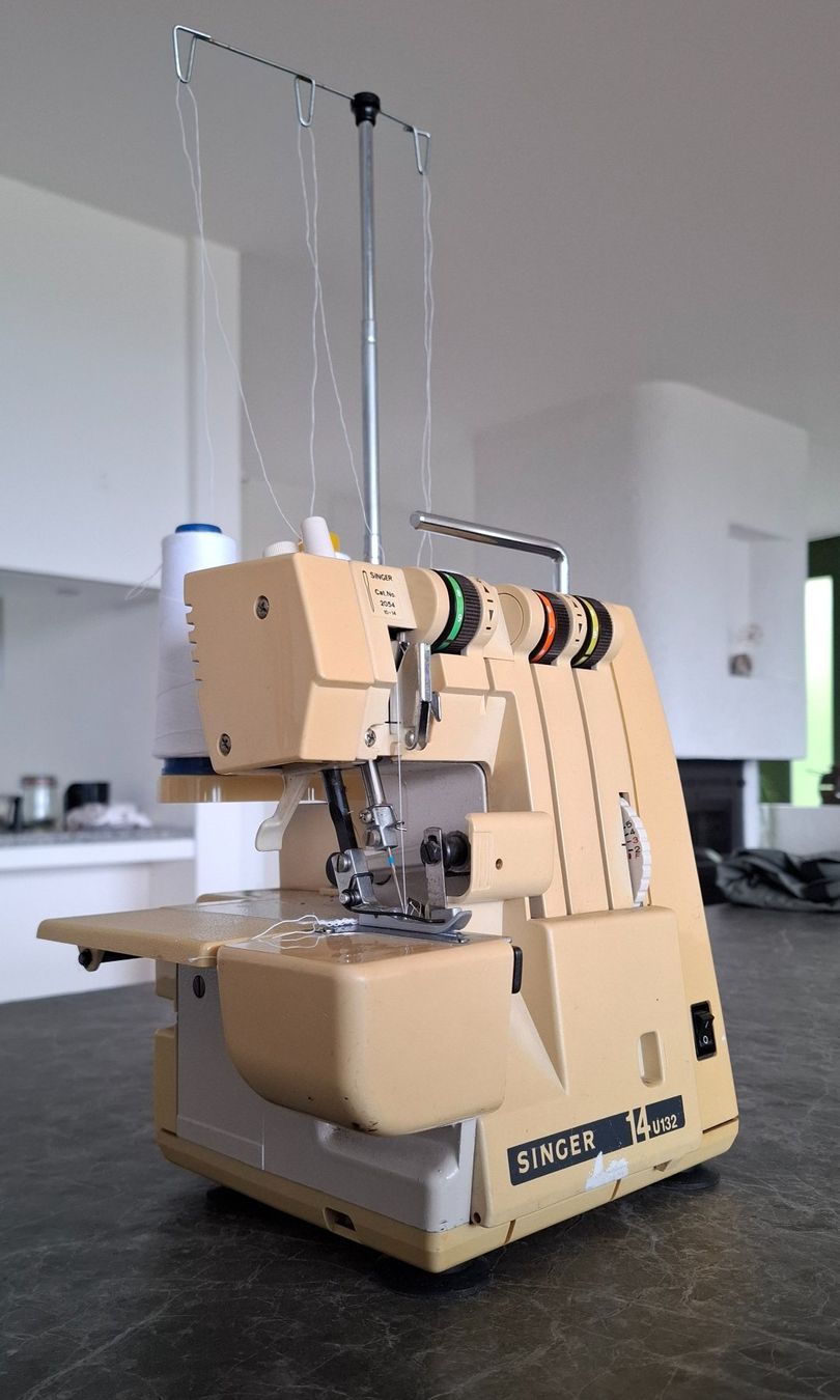 Singer Macchine da cucire: Singer Overlockmaschine – Usato da Hausen am Albis venduto da ann_2kkx 2