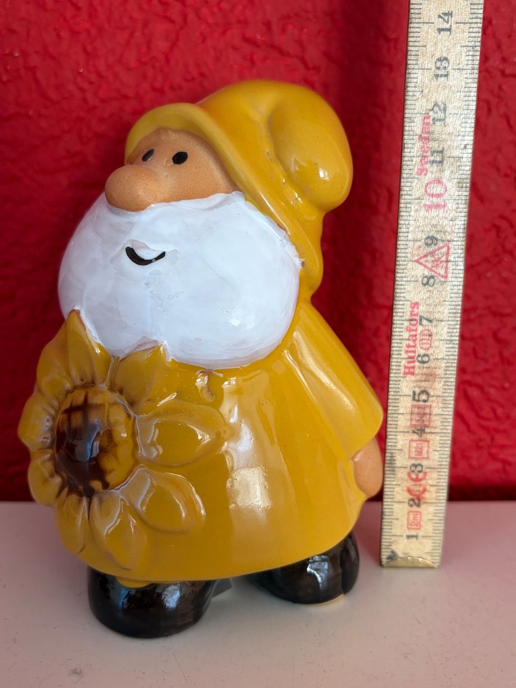 Statuette: Goldiger Gartenzwerg mit Sonnenblume - Keramik – Nuovo e nell'imballaggio originale da Zäziwil venduto da meri79. 5