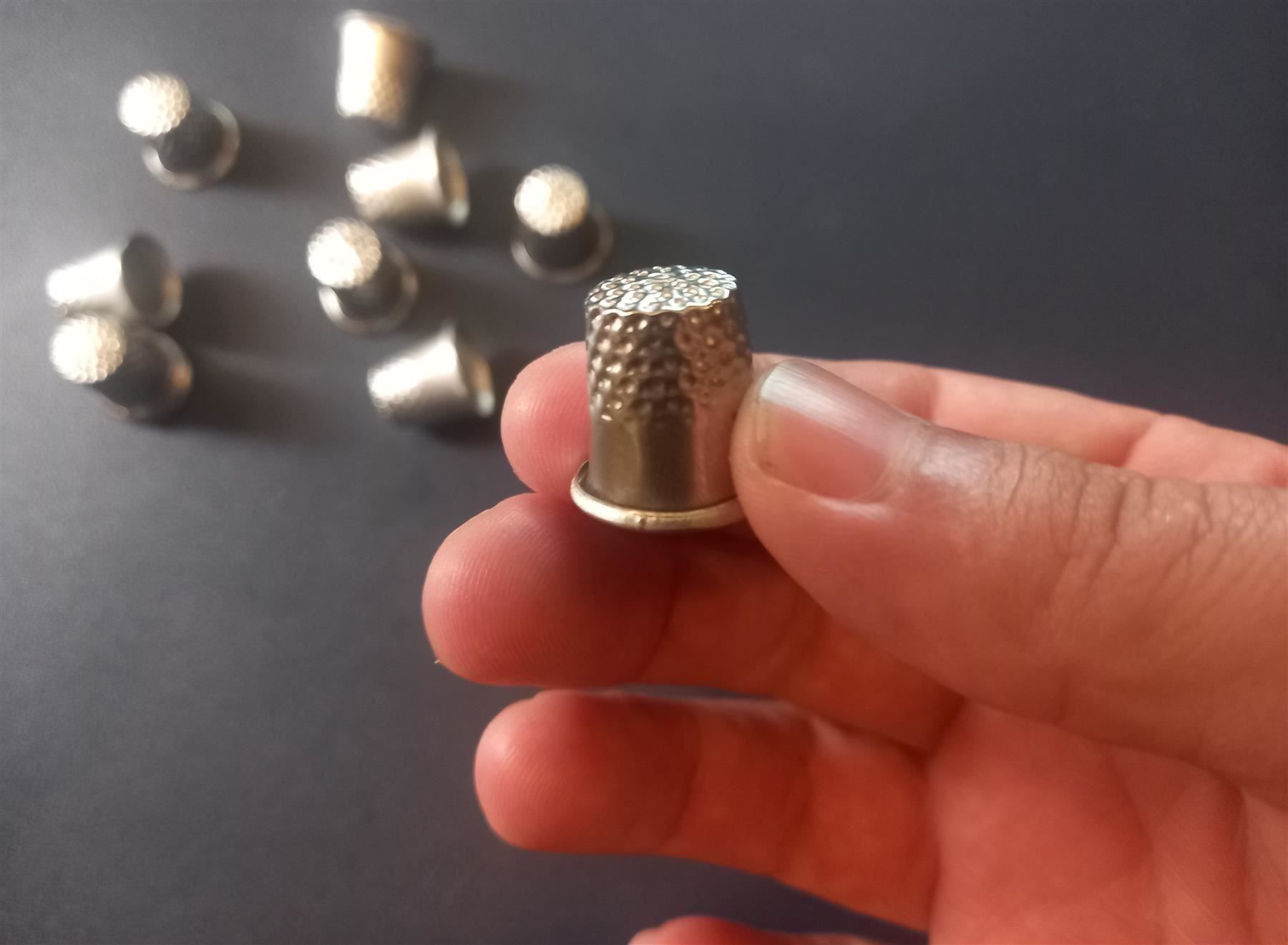 Fingerhüte: 60x Fingerhüte aus Stahl - Dés à coudre en acier – Neu und originalverpackt aus Lausanne von novastoris 4