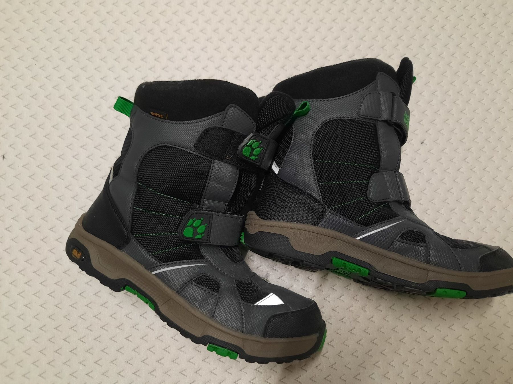 Scarpe per ragazzi: Winterschuhe Jack Wolfskin Gr. 37 – Usato da Rothrist venduto da Ellie