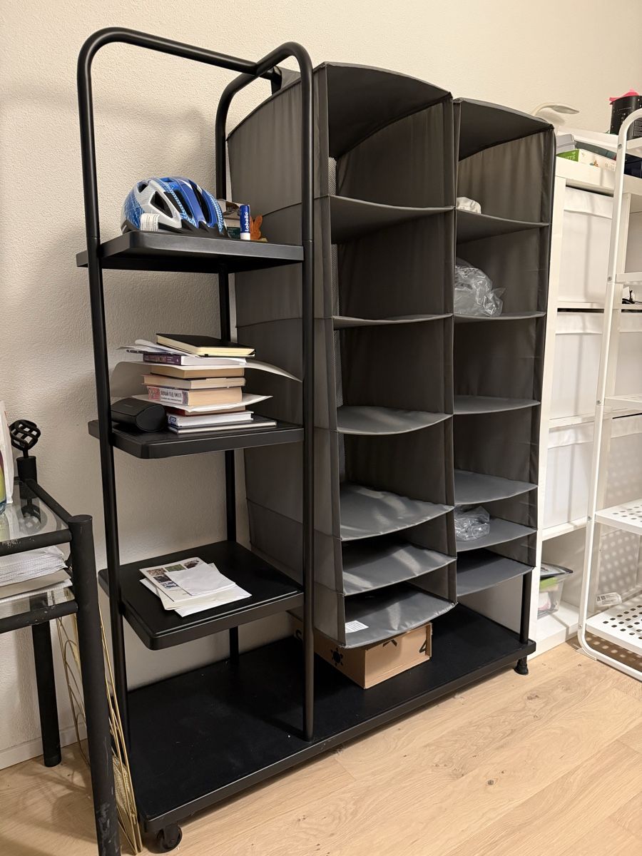 Ikea Porte manteau: Kleiderständer – D'occasion à Pfäffikon ZH par djev86 1