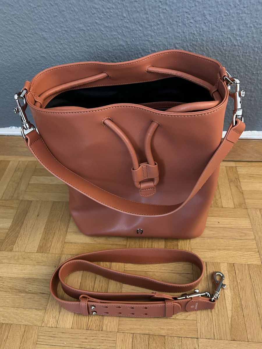 Aigner Borse da donna: Aigner Beuteltasche – Nuovo (secondo la descrizione) da Zürich venduto da Ramak