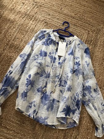 Zara Bluse weiss blau Blumenmuster neu mit Etikett.S