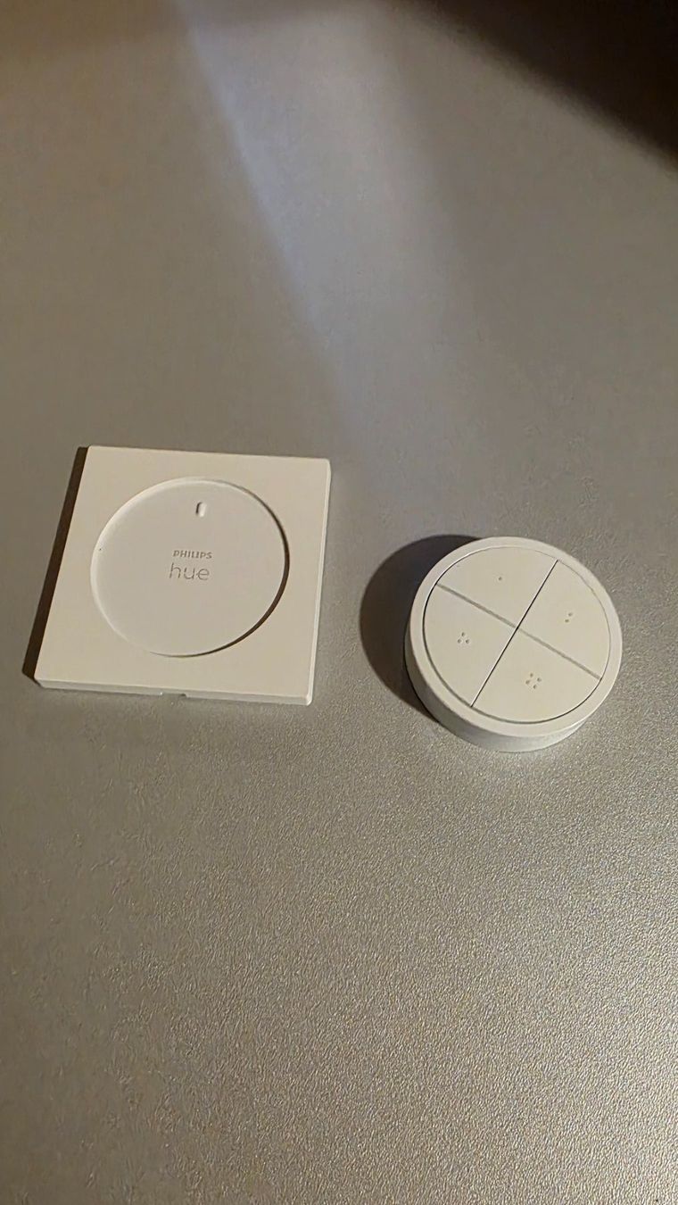 Philips Interruttori: Philips Hue Tap dial switch – Nuovo (secondo la descrizione) da Schwanden-Brienz venduto da sev_tws9 1