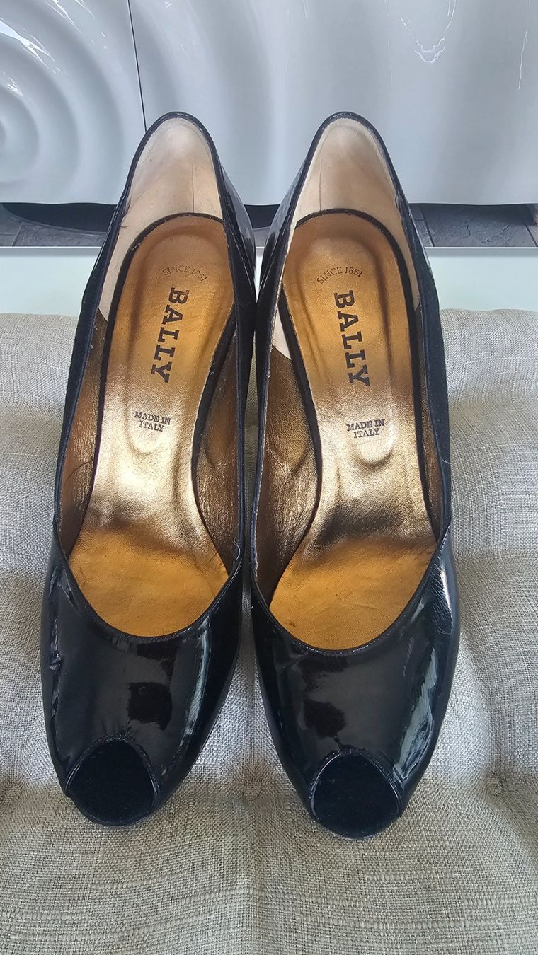 Bally Scarpe da donna: Bally Escarpins ouverts devant noir cuir verni daim T.40 – Usato da Nax venduto da mojy