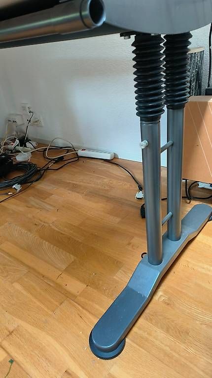 Schreibtische: Schreibtisch sehr stabil – Gebraucht aus Gümligen von Japoth 1