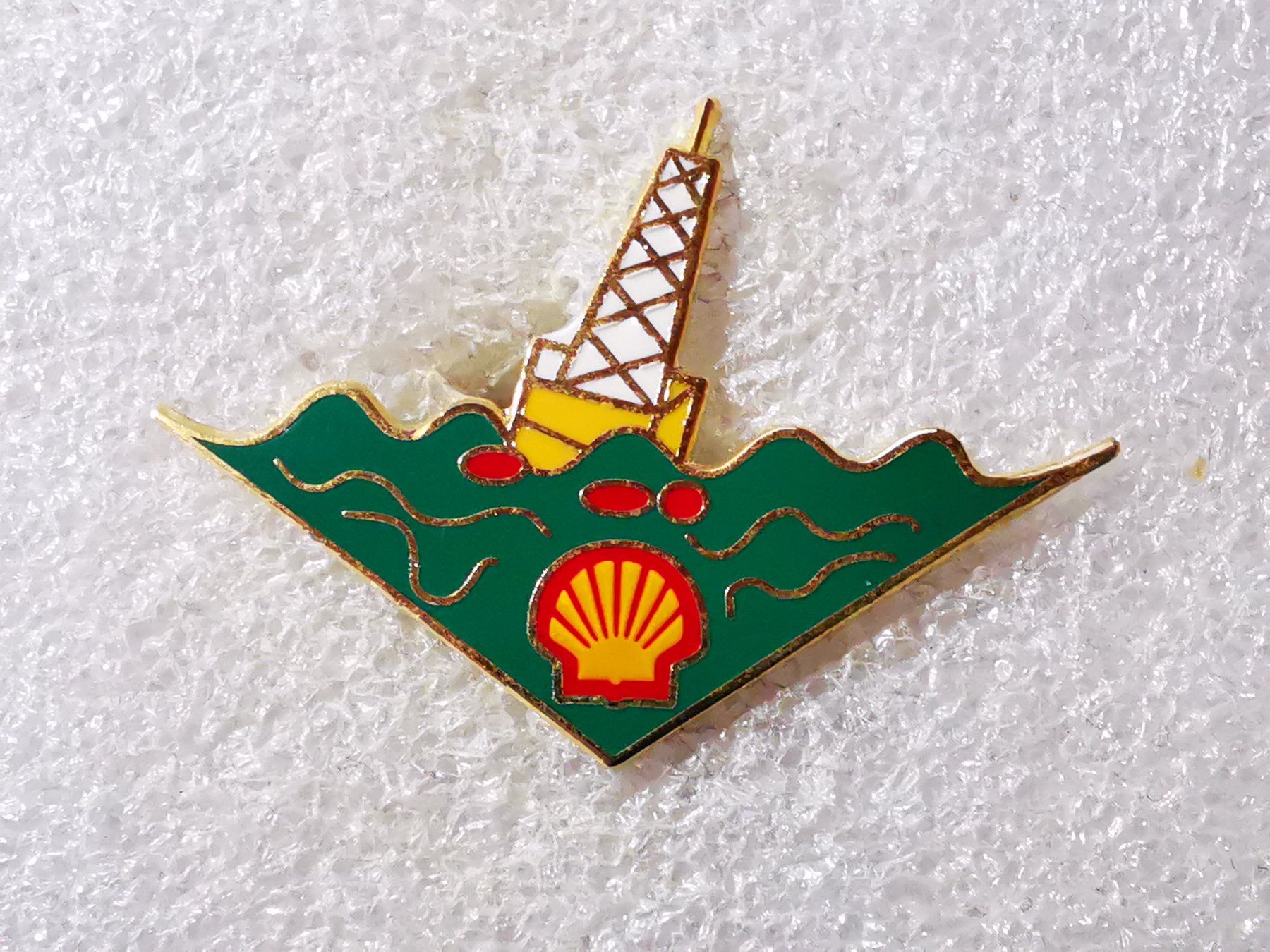 Plaketten & Abzeichen: Ansteckpin 88: Shell – Gebraucht aus Oppligen von Pin-Fall-Shop
