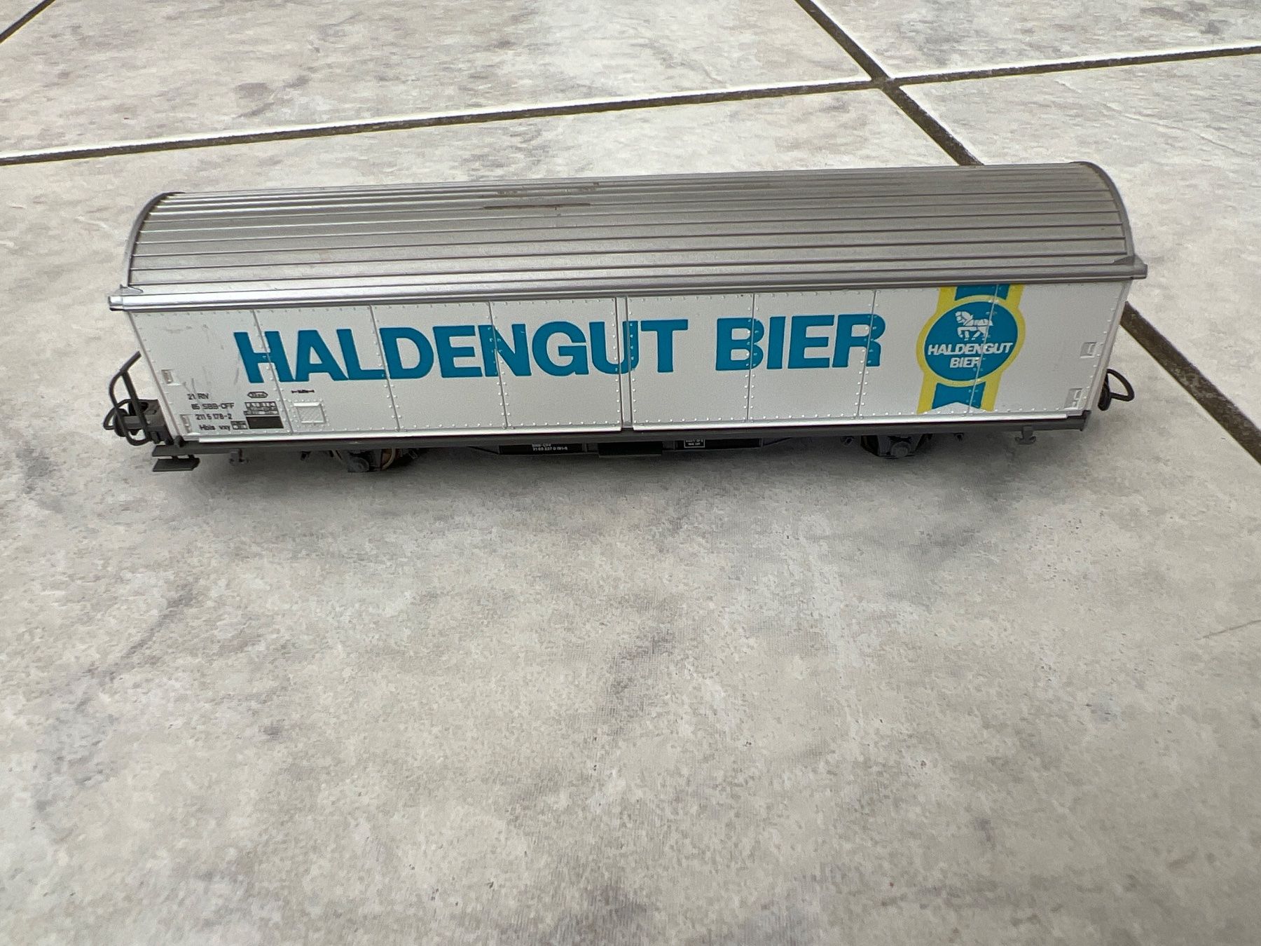 Roco Modellini di ferrovie: Roco Güterwagen Haldengut Bier – Usato da Gisikon venduto da ram_78bx