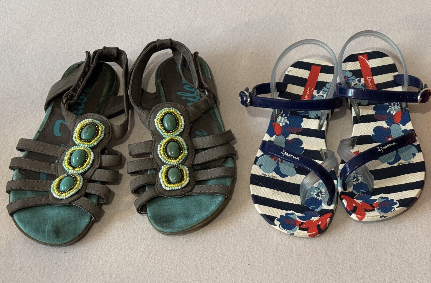 Scarpe per ragazze: Sommerschuhe, Sandalen Grösse 32 – Usato da Würenlos venduto da CaSteSeNievis