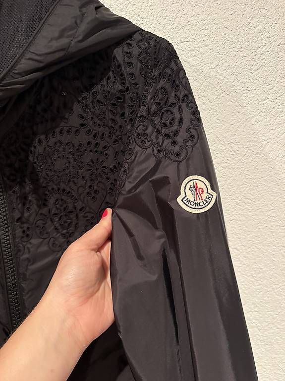 Giacche: Moncler Regenjacke Grösse M – Usato da Unterägeri venduto da mar_96hk 3