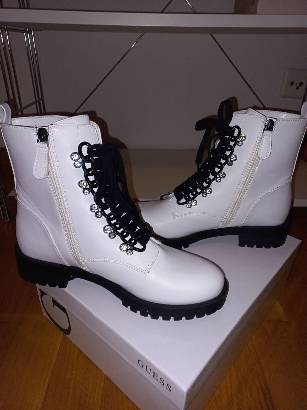 Guess Scarpe da donna: Guess Stiefel weiss – Nuovo e nell'imballaggio originale da Jona venduto da Mia94 1