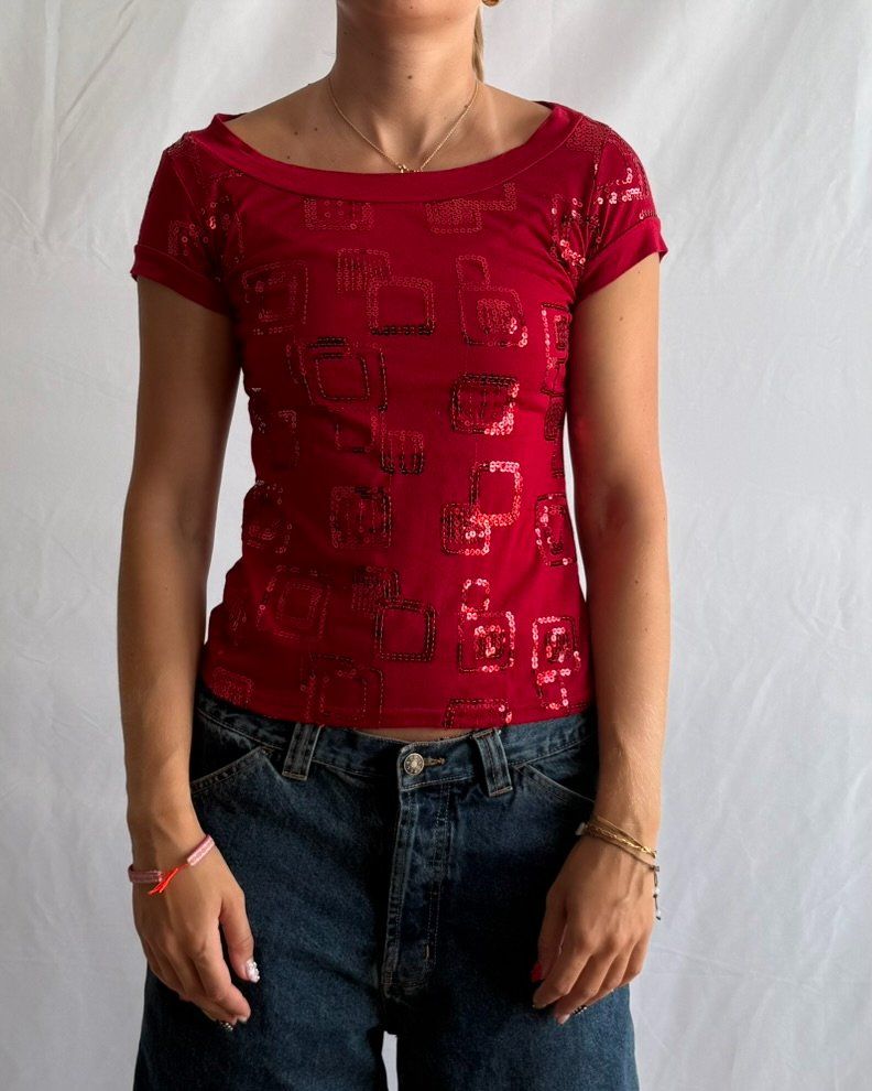 Top: Vintage Y2K top – Usato da Basel venduto da alavintage