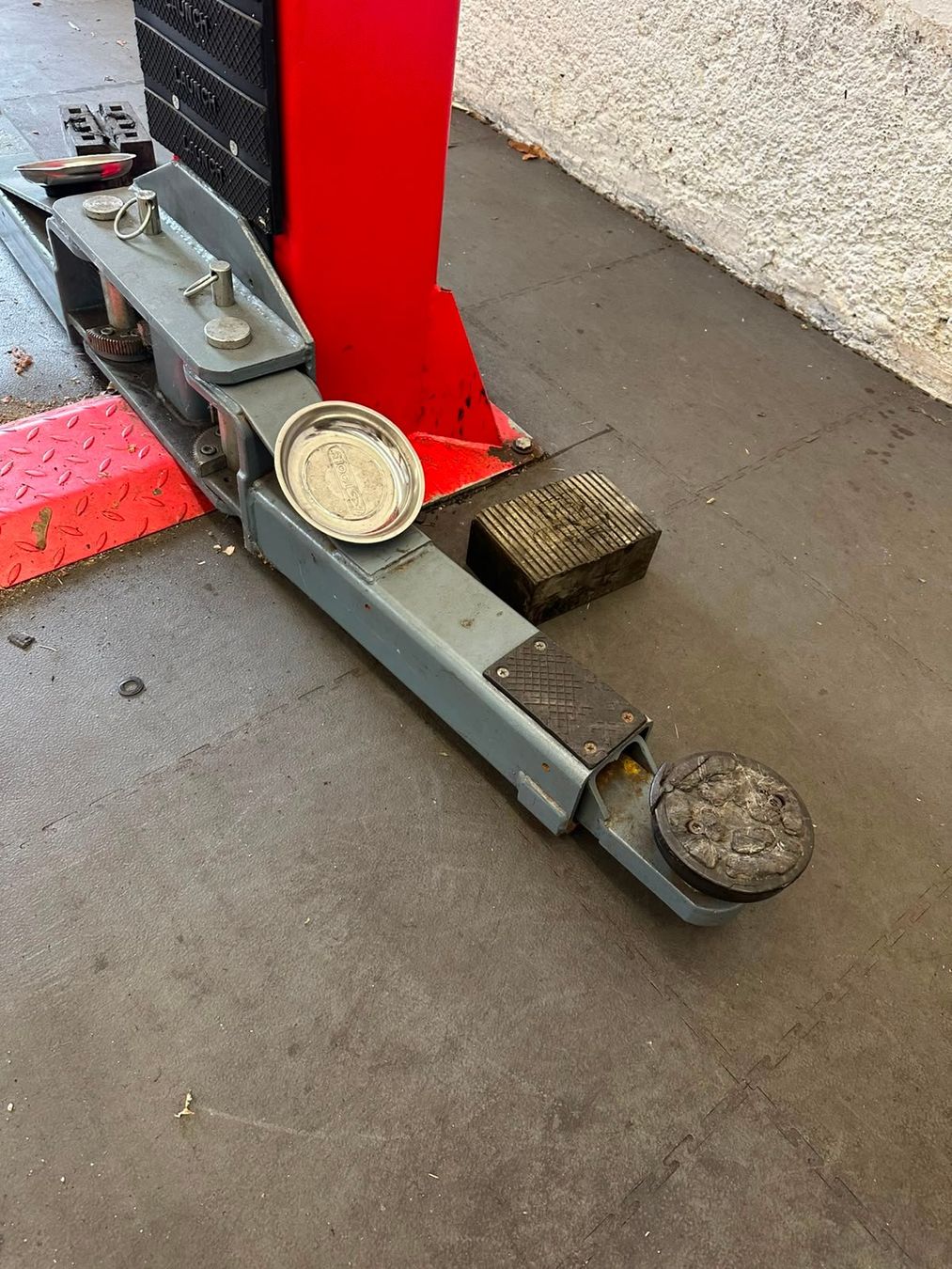 Piattaforme elevatrici & Crick: LAUNCH 2-Säulen-Autolift / Hebebühne 3,2 t, 380 V – Usato da Klingnau venduto da leobox 5