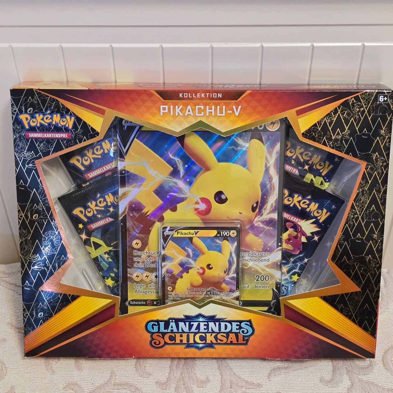 Pokémon Carte collezionabili: Shining Fates: Pikachu V Collection Box Sets – Nuovo e nell'imballaggio originale da Basel venduto da Galia2000