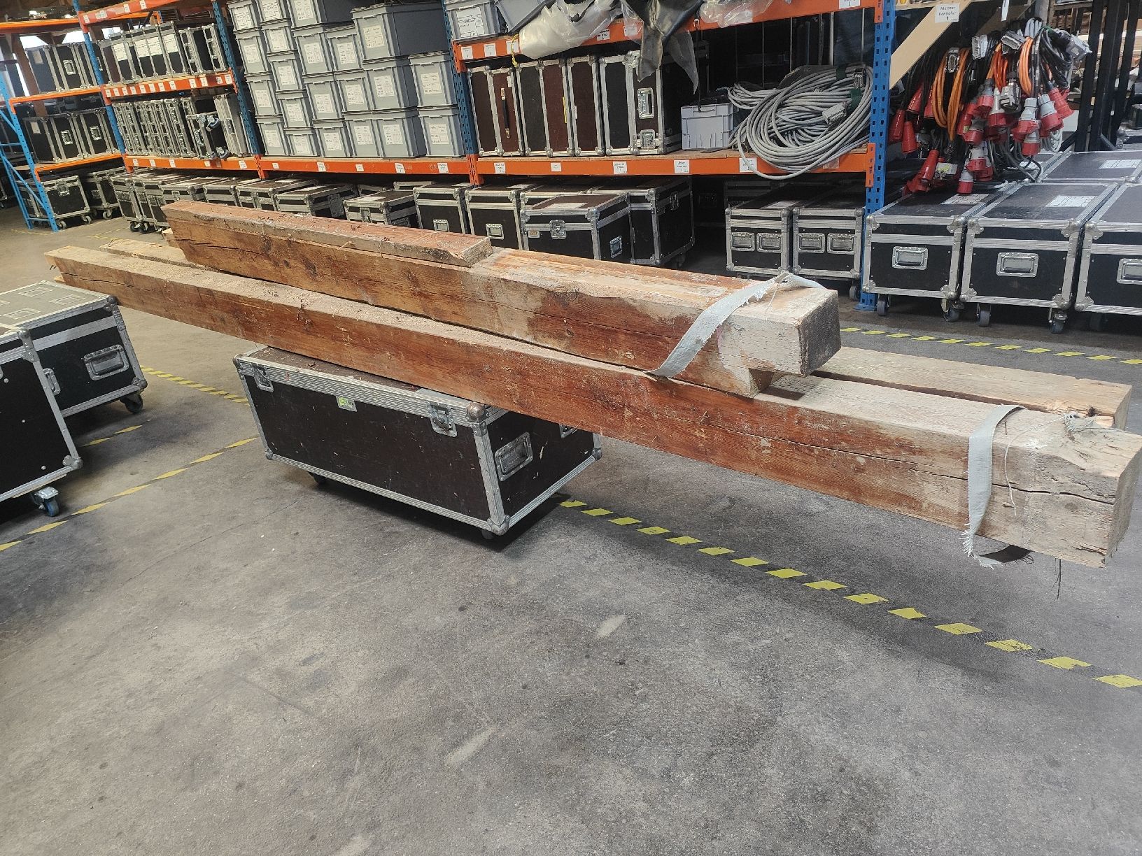 Articoli in legno: 3x Holzbalken  – Usato da Aesch LU venduto da Cubic 1