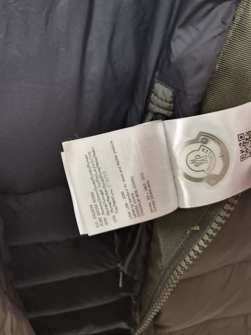 Moncler Giacche: Moncler Winterjacke Gr. M - Wie neu – Usato da Wettingen venduto da cir_d7s6 4
