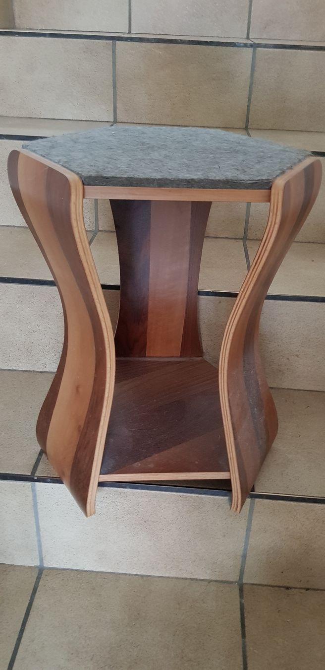 Pfister Sgabelli: Hocker Nussbaum Atelier Pfister stapelbar – Usato da Olten venduto da Yen6 1