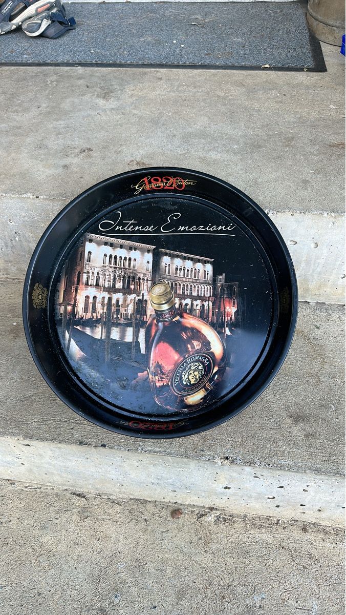 Plateaux: Serviertablett Vecchia Romagna schwarz akzeptabel – D'occasion à Ueken par crxundevo8