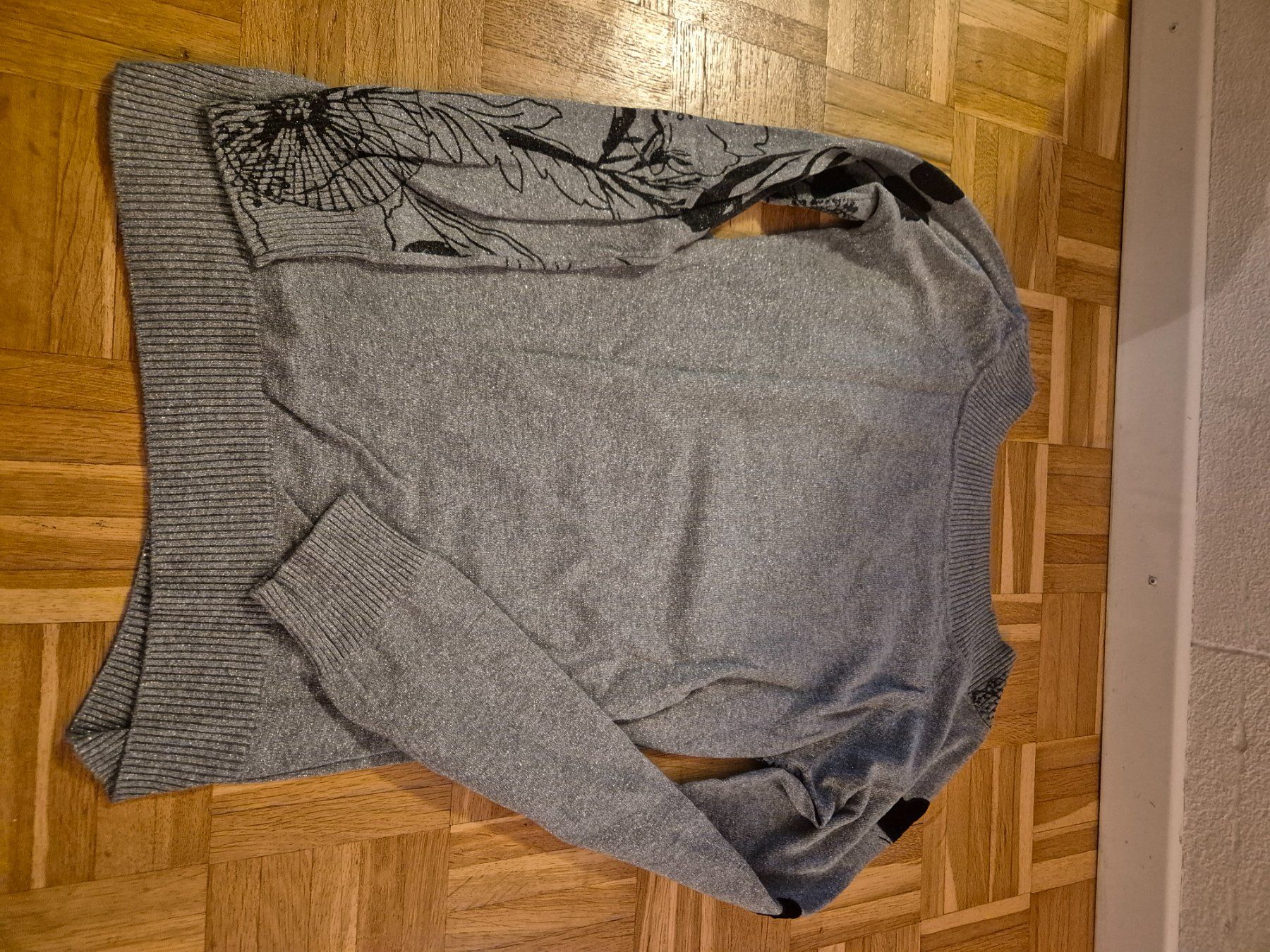 Desigual Maglioni & Felpe: Damen Pullover grau mit Blumenmuster von Desingual – Usato da Urdorf venduto da ChaufG 1