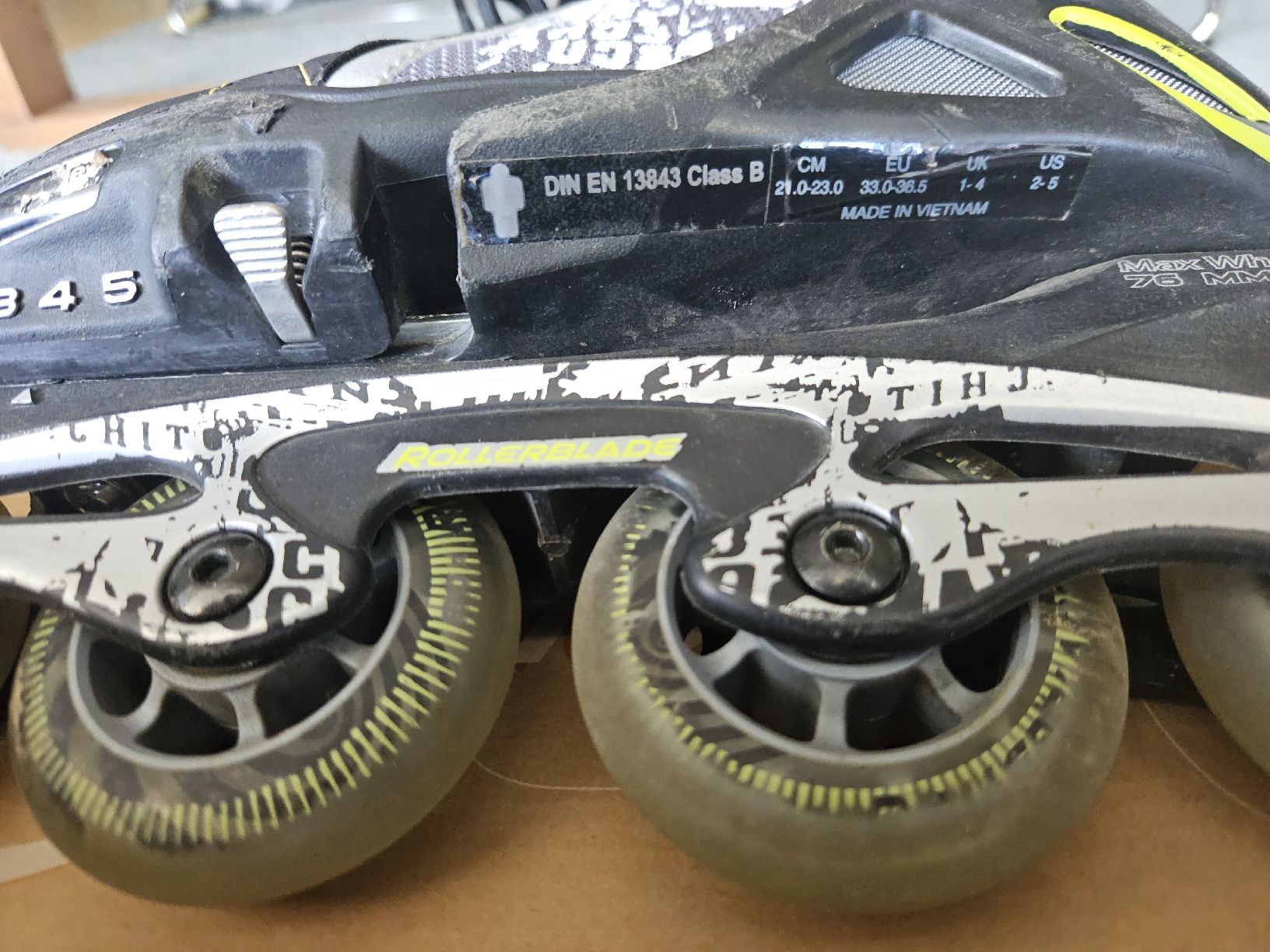 Pattini in linea & Pattini a rotelle: Rollerblades 33-36.5 – Usato da Ehrendingen venduto da Svenis 1