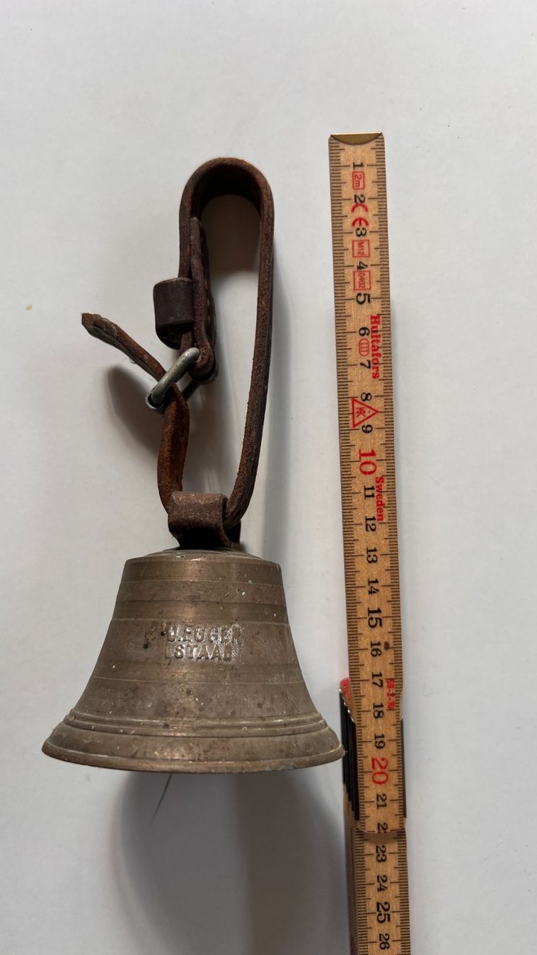 Glocken & Treicheln: Antike Kuhglocke mit Lederband - "Leggeri STAAL" Glocke – Gebraucht aus Zeiningen von osm61 3