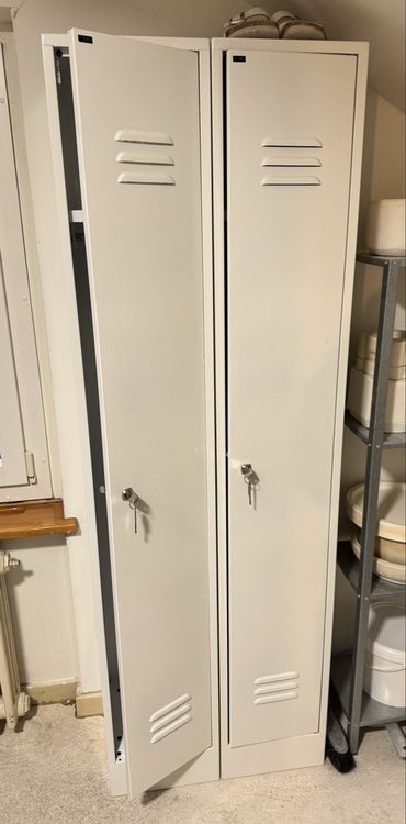 Spind weiss (2 Stück) (D'occasion) à Luzern pour CHF 80 – retrait ...