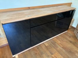 Schönes Sideboard in schwarz mit Holzplatte - Top Zustand!