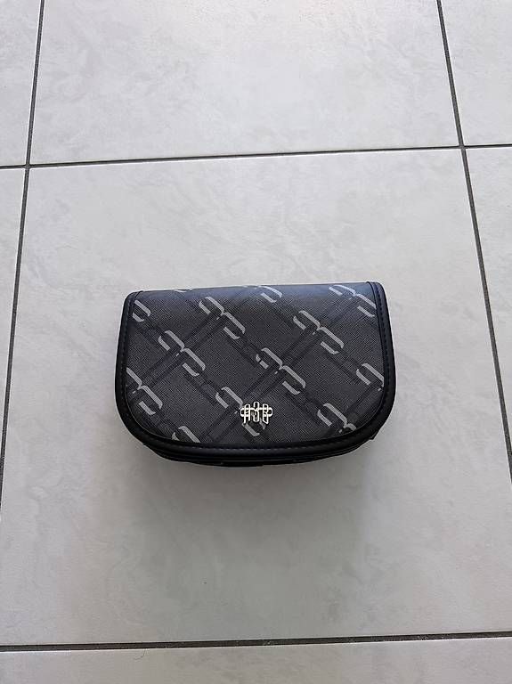Borse: A3B Shoulderbag Schwarz – Usato da Urtenen-Schönbühl venduto da nino.cio