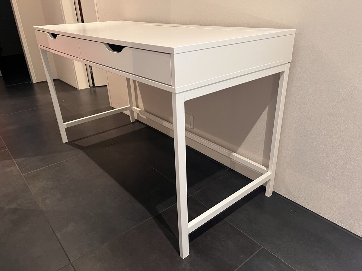 Ikea Bureaux: IKEA MICKE desk white with cable management storage unit – D'occasion à Winterthur par Maxie02