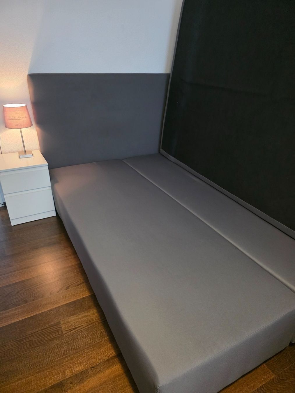Letti: Boxspringbett 140x200, mit Nachttisch und Lämpchen – Usato da Lustmühle venduto da mcross 2