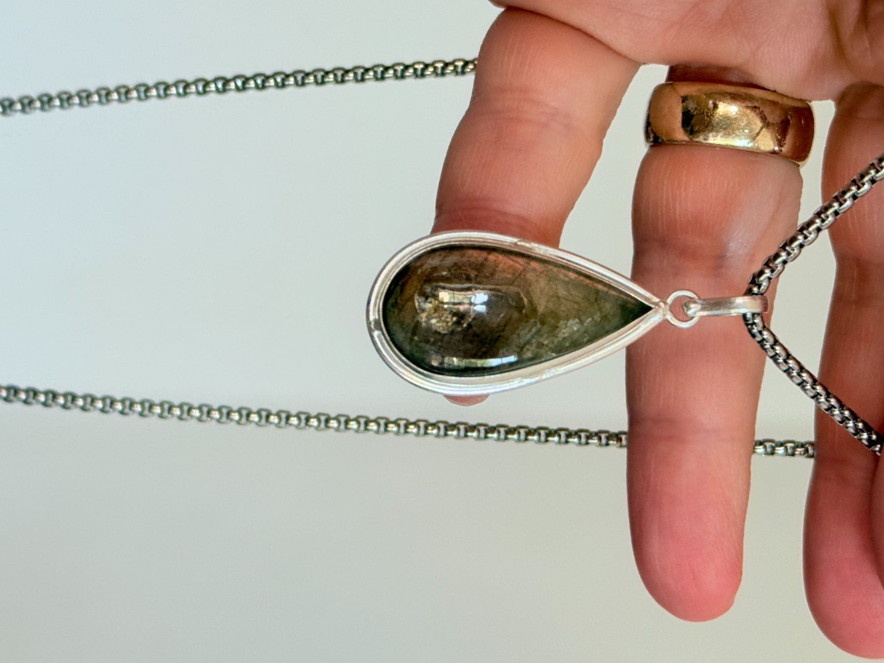 Catenine: Collier vintage avec pendentif pierre Labradorite – Nuovo e nell'imballaggio originale da Genève venduto da AWWA 4