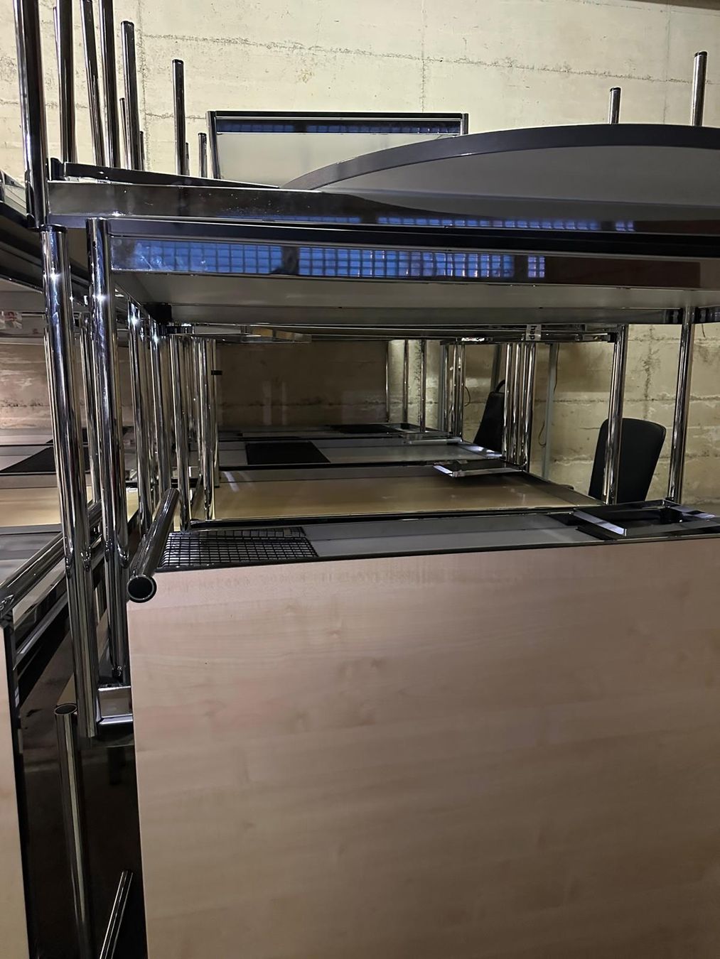 USM Tables: 37 USM Haller Tische – D'occasion à Zürich par Aisha8 3