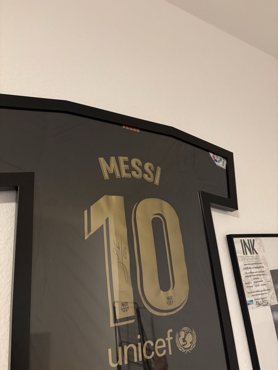 FC Barcelona Canottiere & Pantaloni: Messi Trikot mit unterschrift – Nuovo (secondo la descrizione) da Bern venduto da Janis.a