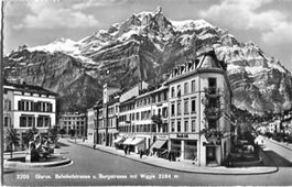 Glarus, Bahnhofstrasse u. Burgstrasse mit Wiggis