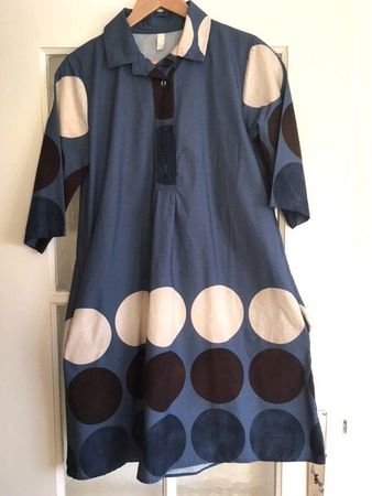 Witziges, leichtes Kleid, blau gemustert, Grösse M/40
